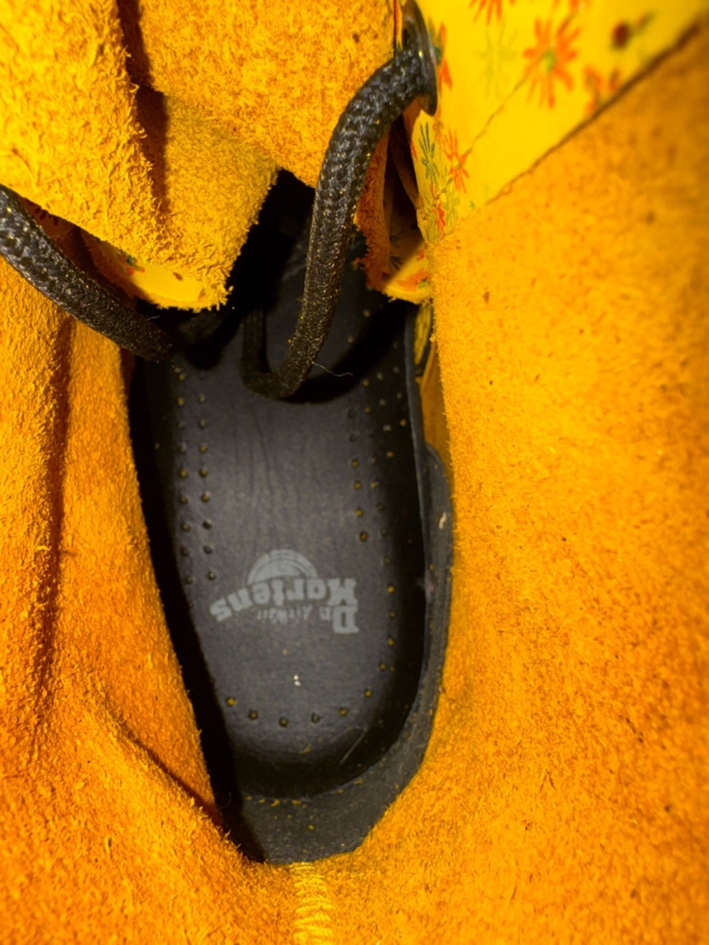 Dr. Martens RARE NIB 1460 Sun Yellow Little Flowers Floral Boots Women's size 9 - Picture 4 of 16